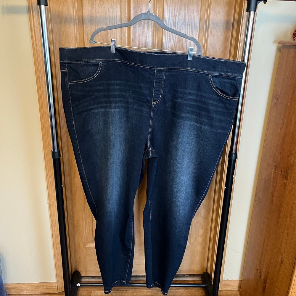 Torrid Jeans size 6 R plus size equal to approximately 28 R in US sizes